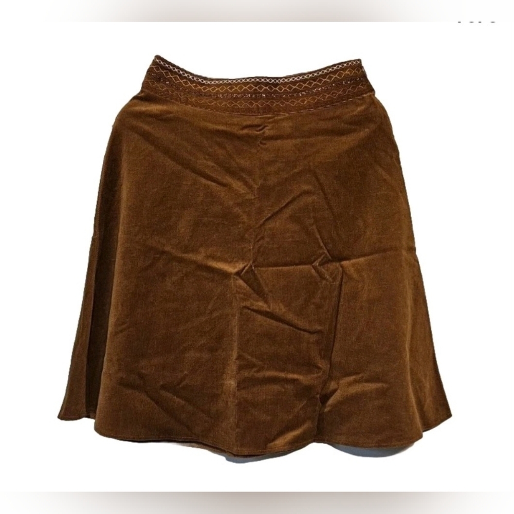 💜Skirt Size 4 decorative Embroidery waist  detail 🩵‎
